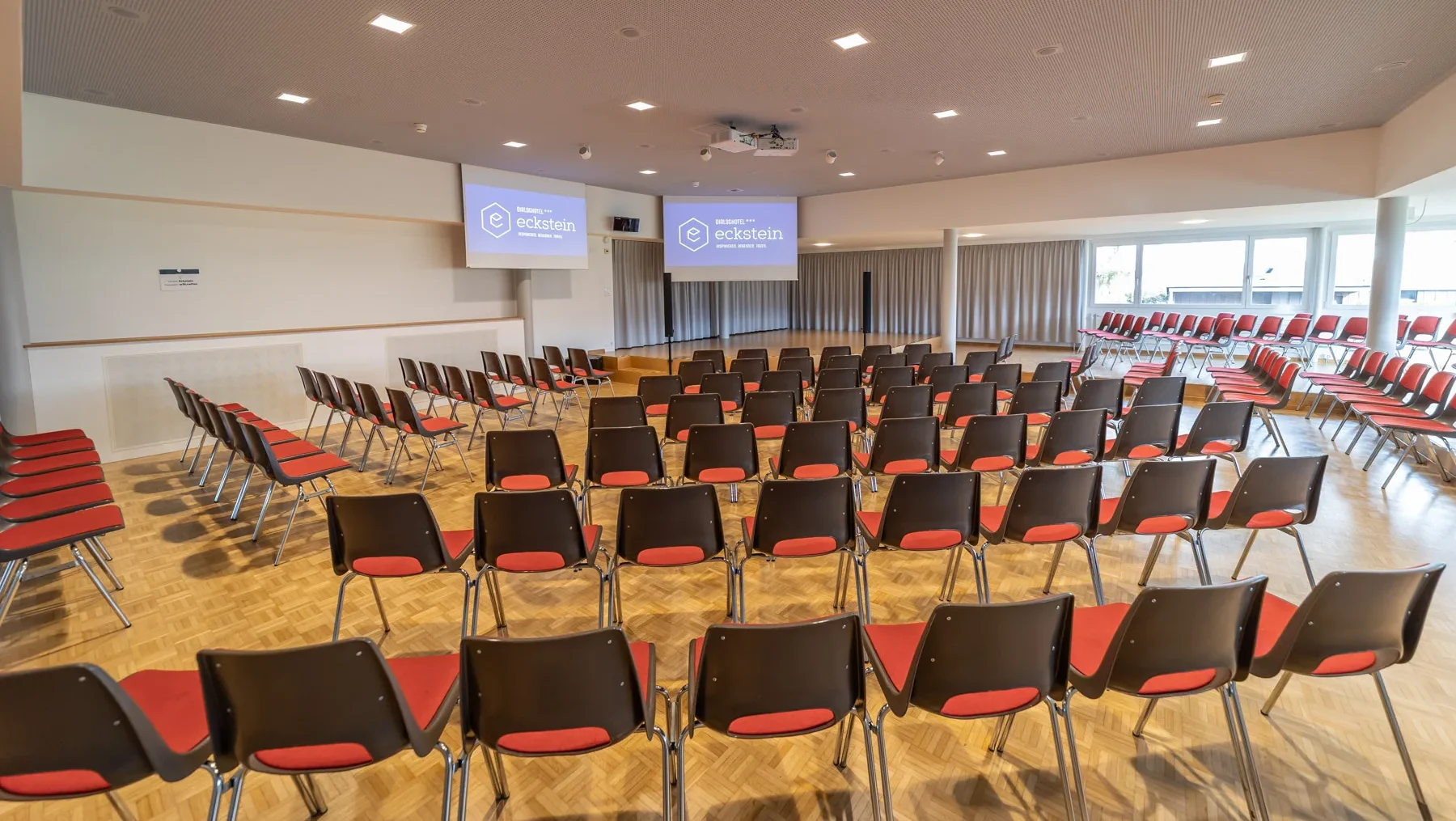 Grosser Konferenzsaal mit Konzertbestuhlung, Dialoghotel Eckstein, Baar/Zug
