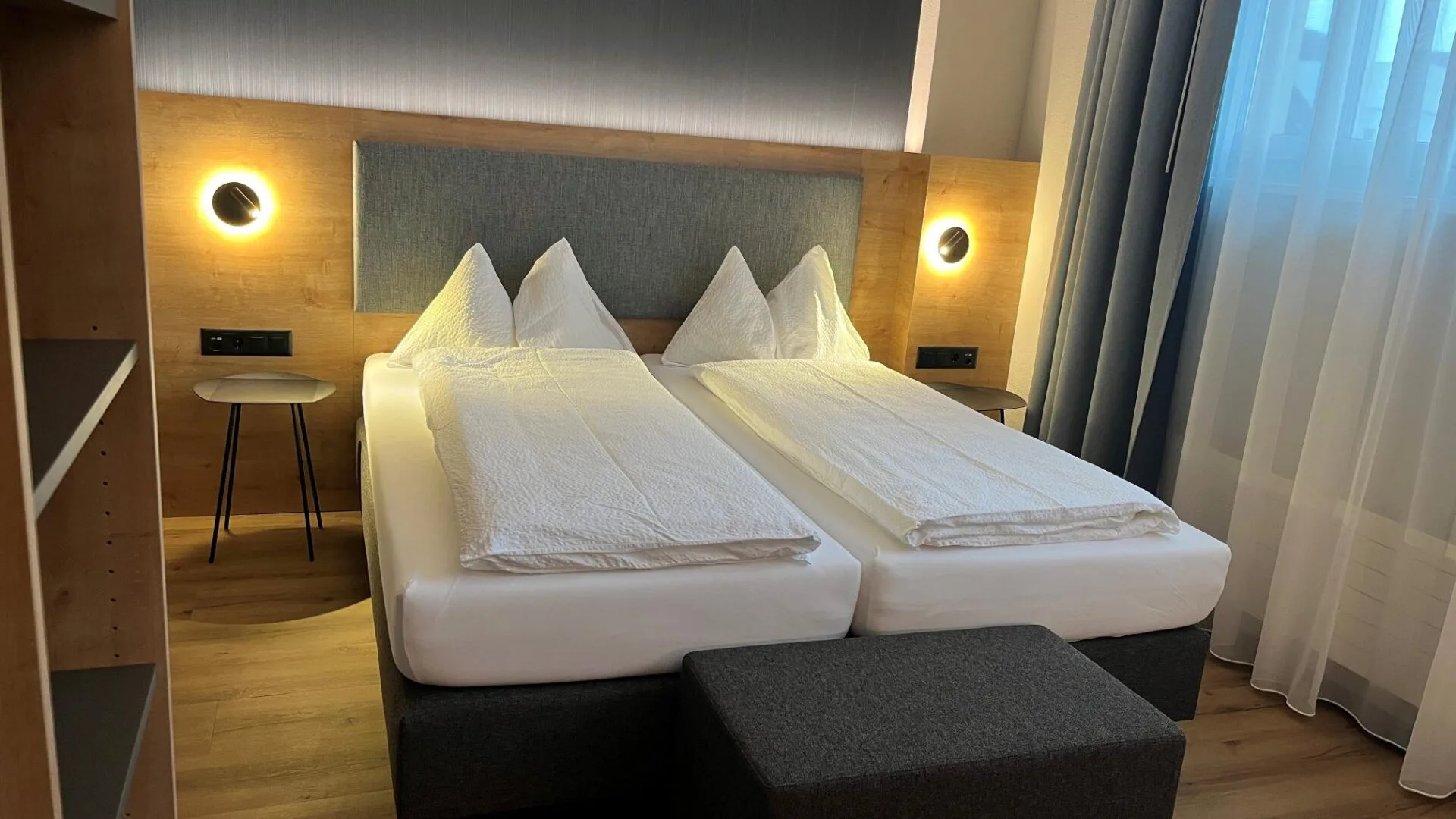 Kleinste und älteste 2 Hotelzimmer umgebaut. 1 Doppelzimmer im Dialoghotel Eckstein, Baar-Zug, anfangs 2026 umgebaut