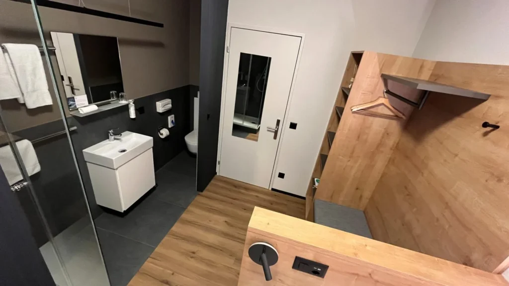 Tiny Room - kleinstes Einzelzimmer als Vorzeigeobjekt der Zukunft 3 TINY ROOM - Einzelzimmer im Dialoghotel Eckstein, Baar-Zug, realisiert Februar 2026